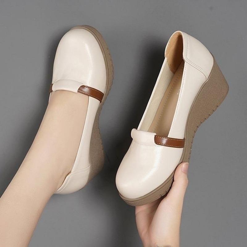 Autumn Retro Soft-soled Thick-heeled Femininity Shoes Are Not Tired, and Small Leather Shoes Are Pushed On One Foot.