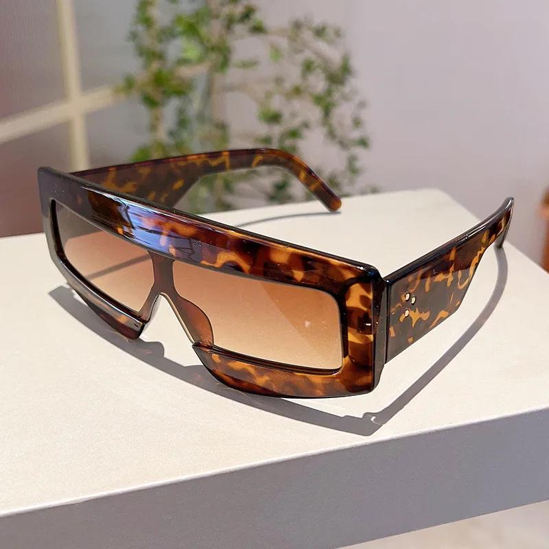 Big Frame Square Sunglasses Women Men Vintage Fashion UV400 Luxury Designer Sun Glasses One Piece Rivet Shade