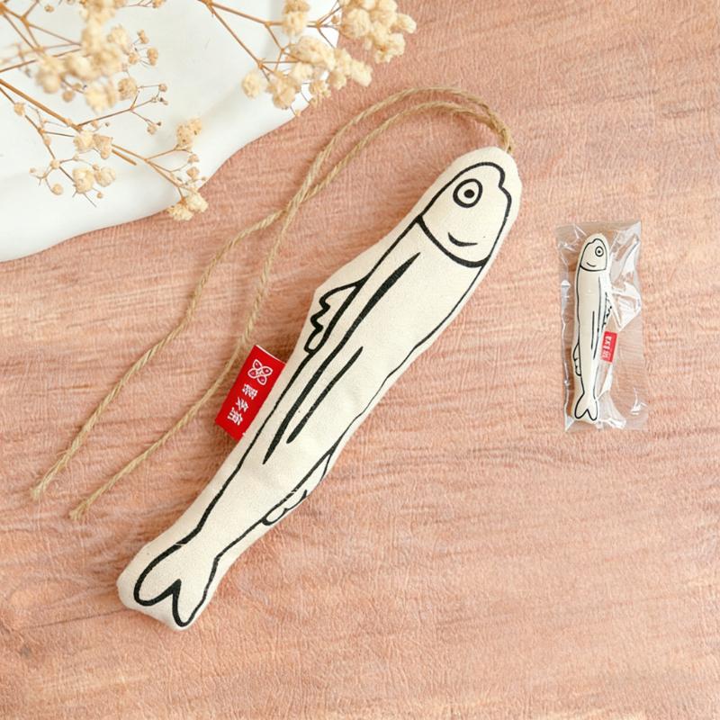 

Cat Fish Shape Catnip Toy Soft Cotton Chew Toy with Built-in Rattle Interactive Bite Resistant Kitten Teething Toy for Boredom 1pcs