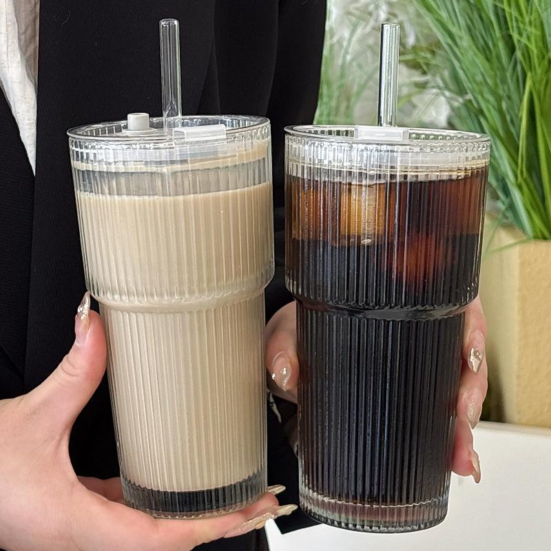 1/2 Piezas Vaso de Vidrio Rayado Vasos Transparentes con Tapa y Pajita Taza para Café Helado Taza de Té Vaso para Jugos Vaso para Leche y Agua Utensilios para Beber Botella de Agua con Pajita