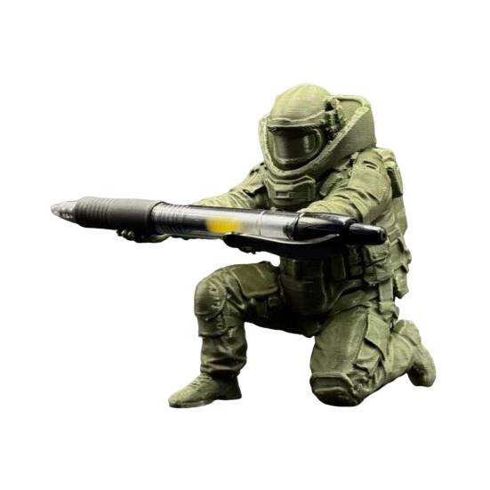 

Подставка для ручек Солдат 3D-печать, коленопреклоненный солдат, подставка для карандашей, настольный органайзер для офиса, дома, настольный декор, подарки для мужчин, отца