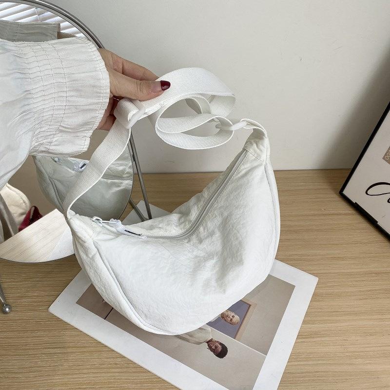 Niche Casual Men's and Women's Nylon Dumpling Bag Student Shoulder Bag Versatile Fashion New Trendy Leisure Bag