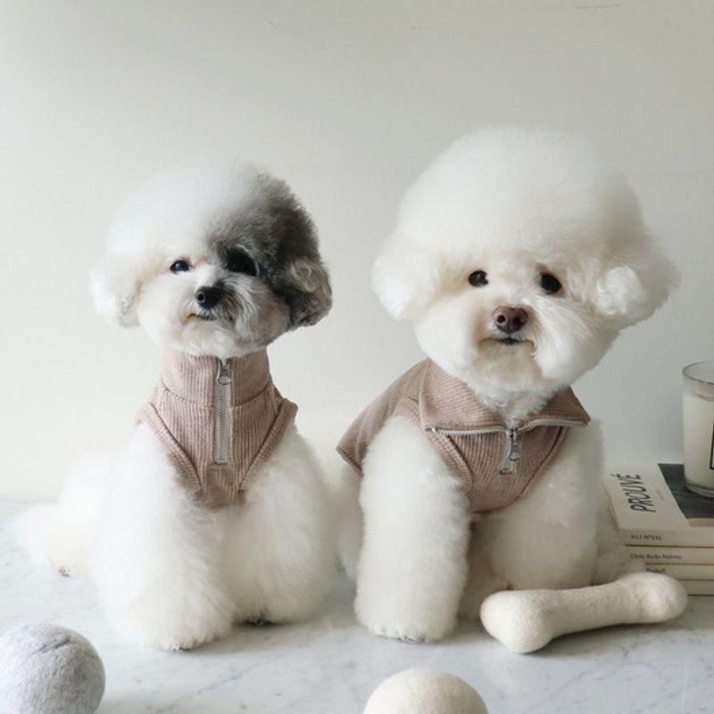 chiot soft sleeveless half-zip-up (soft brown)