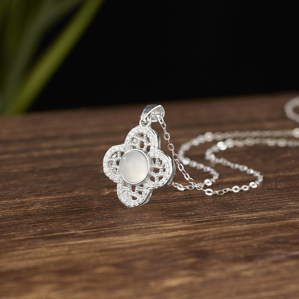 925 Sterling Silver Four Leaf Clover Natural Chalcedony Necklace Vintage Clavicle Chain Diamond Pendant High Ice Jade Jewelry