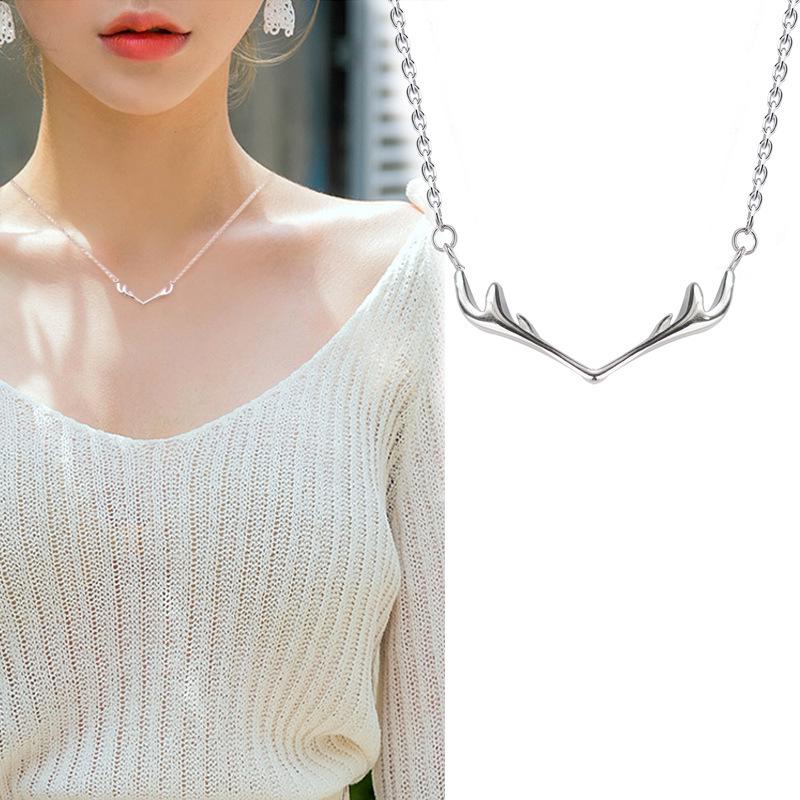 

Elegant Reindeer Antler Clavicle Necklace for Women - Polished Christmas Jewelry