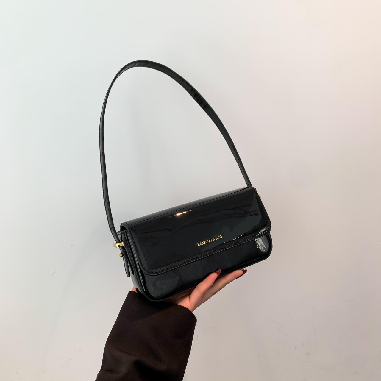 

Простая и элегантная маленькая сумка, чистая, модная повседневная лакированная кожаная мини-сумка квадратной формы, подходит для молодых женщин