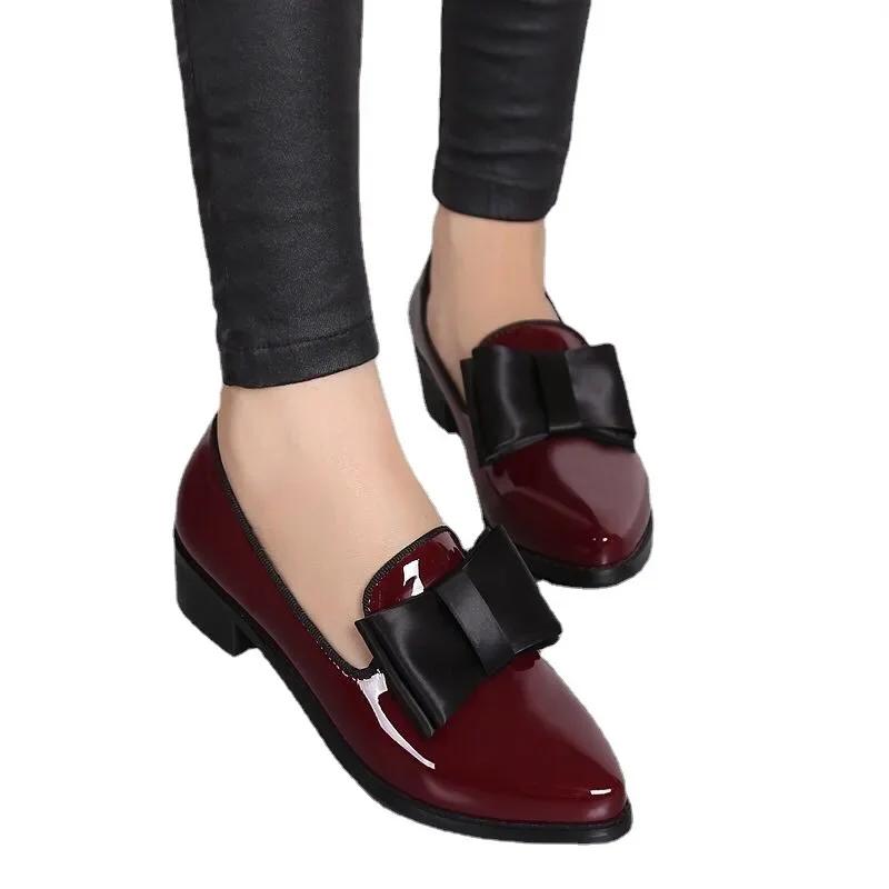 2025 New Women's Loafers Bow Pointed Flat Shoes Women's Patent Leather Shallow Mouth Commuting Daily Casual Shoes