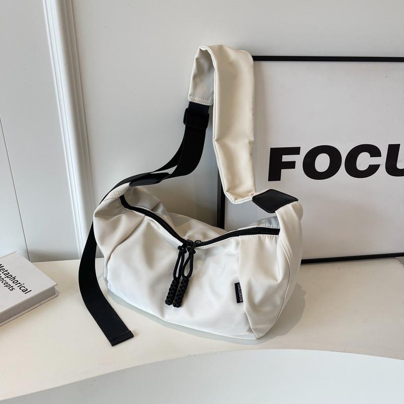 IELGY Fashionable All-Match Large-Capacity Casual Commuter Shoulder Bag Niche Simple Underarm Bag