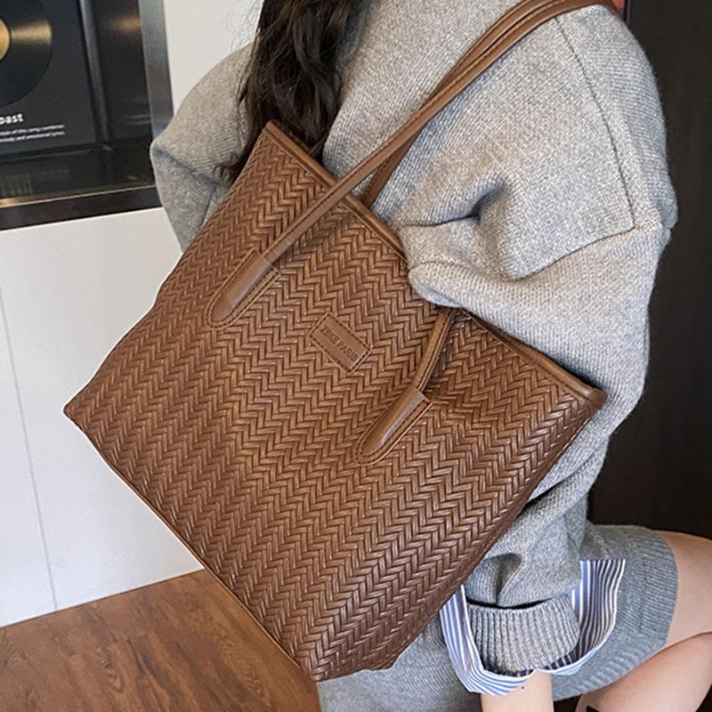 A Large-capacity Stylish Single-shoulder Bag for Summer A High-quality Tote Bag for Commuting To School