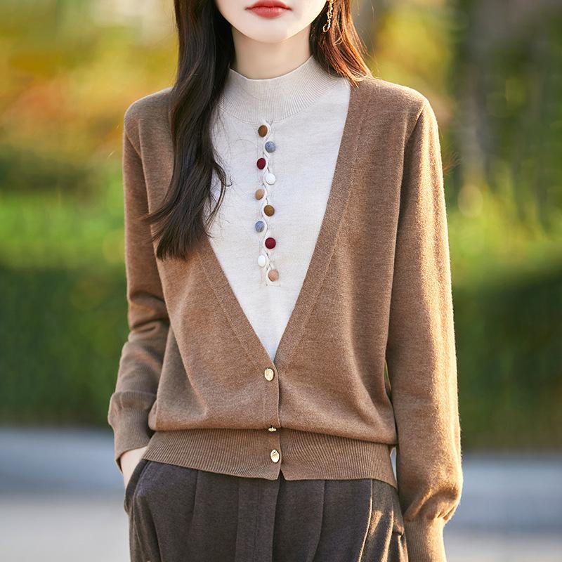 Spring and Autumn's New Semi-high Round-neck Long-sleeved, Color-blocking Design, Versatile Faux Two-piece Knitted Sweater