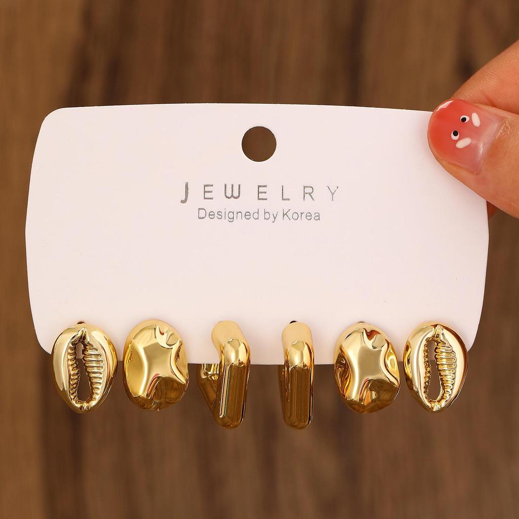 Elegant Geometric Gold Circle Earrings Set - Bold, Creative Design