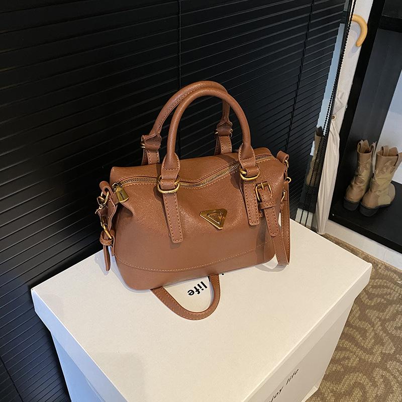 Retro bag women's new autumn and winter versatile high-end messenger bag portable commuter pillow bag