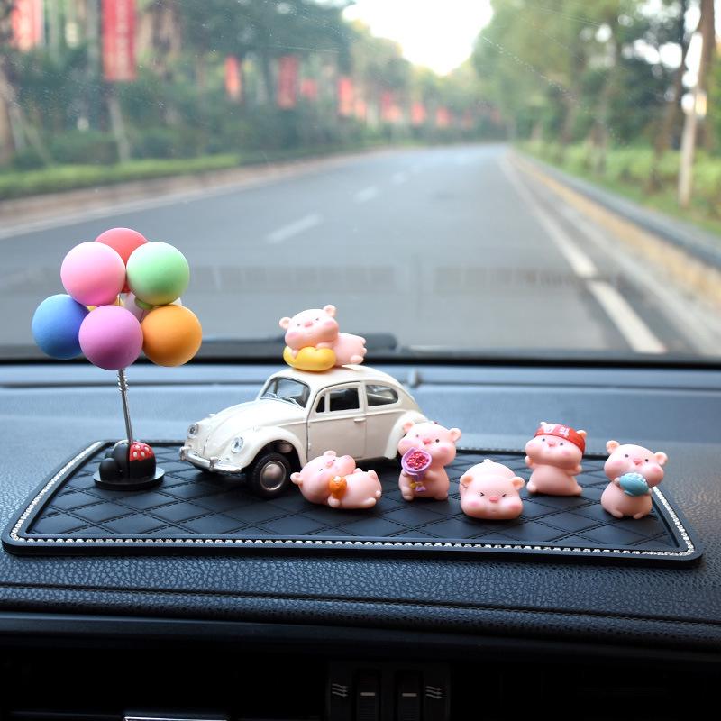 Celebrity Pig Car Ornament: Cute Console Decoration & Air Freshener Holder