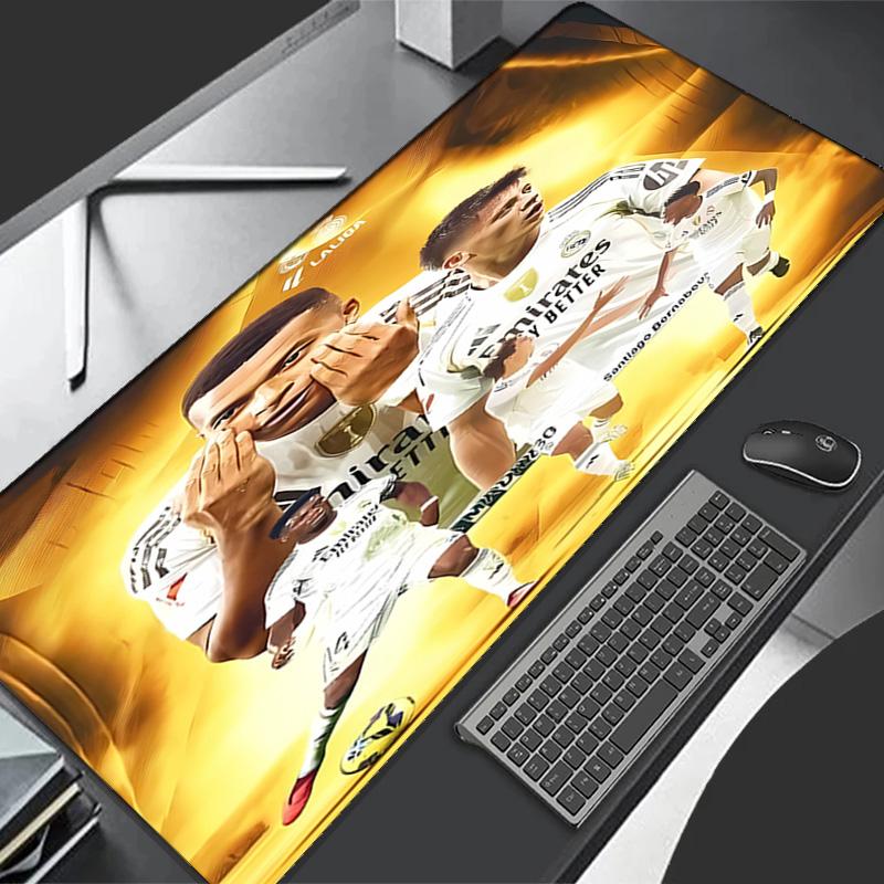 Kylian Mbappé Thema Premium Rutschfestes Mauspade mit Genähten Kanten, Strapazierfähiges Gummi-Material, für Schreibtisch & Gaming Tolle Geschenke