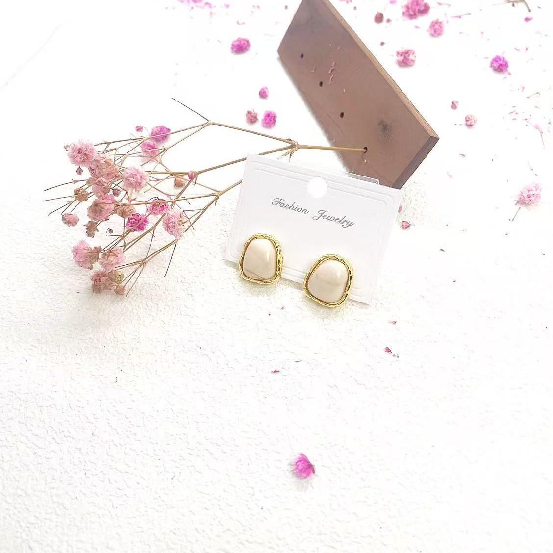 

2025 Retro Pearl Stud Earrings, S925 Silver, Elegant & Versatile Time Style Jewelry 18K
