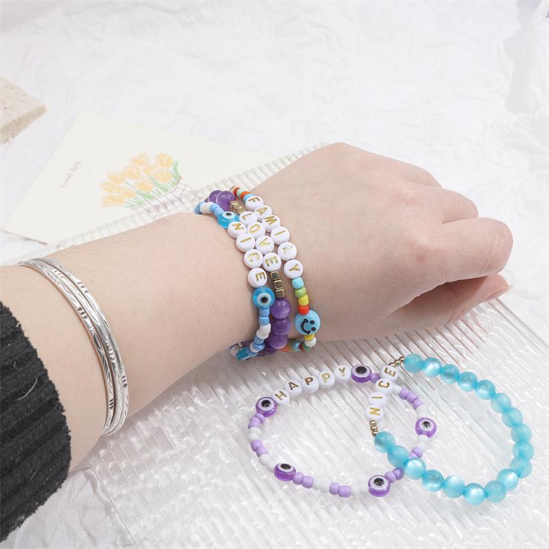 50 ks Akrylové zlaté A-Z anglické písmenkové korálky Ploché kulaté korálky s abecedou pro výrobu šperků DIY Pár Přátelství Náramek Náhrdelník