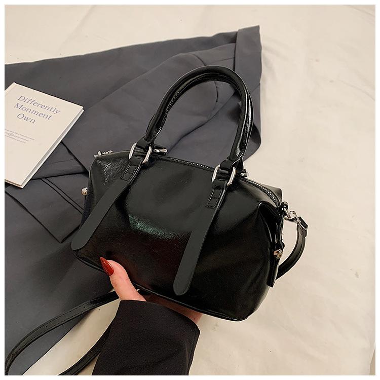Light Luxury High-end Portable Boston Bag Women 2025 New Versatile Fashion Commuter Oil Wax Leather Shoulder Messenger Bag