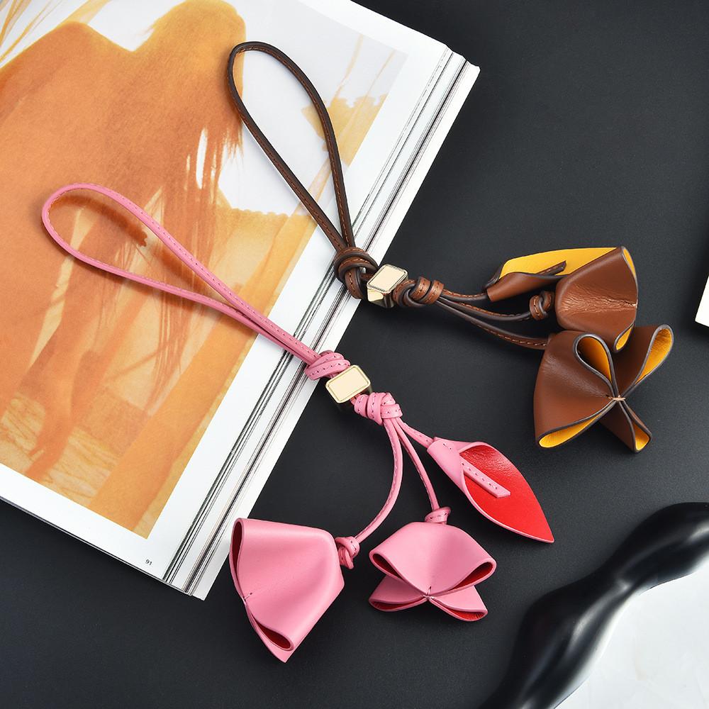 Moderne blumige Lederschlüsselanhänger für Damen-Taschen und Auto-Dekoration