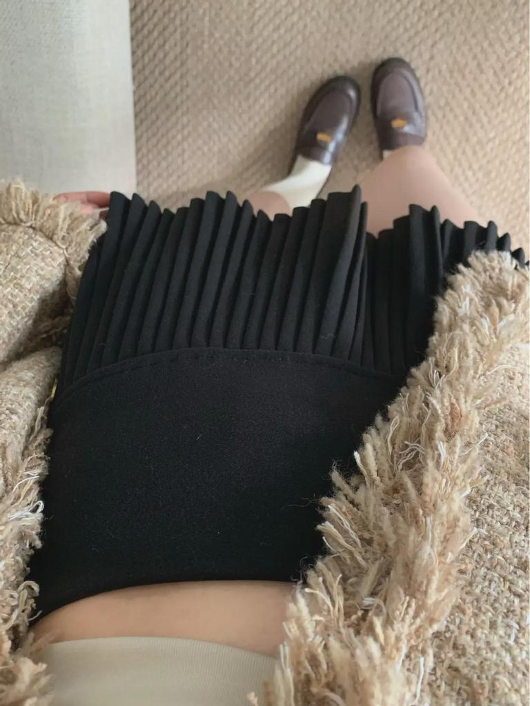 High-Waist A-Line Knitted Skirt for Women - Fashionable, Slimming, Anti-Exposure Wool Pleats for Spring & Autumn