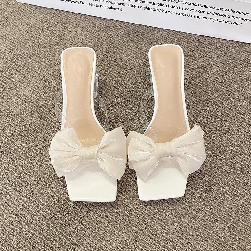 

2025 летние новые милые прозрачные тапочки на толстом каблуке женская верхняя одежда бант квадратный носок открытый носок одно слово сандалии оптом 40