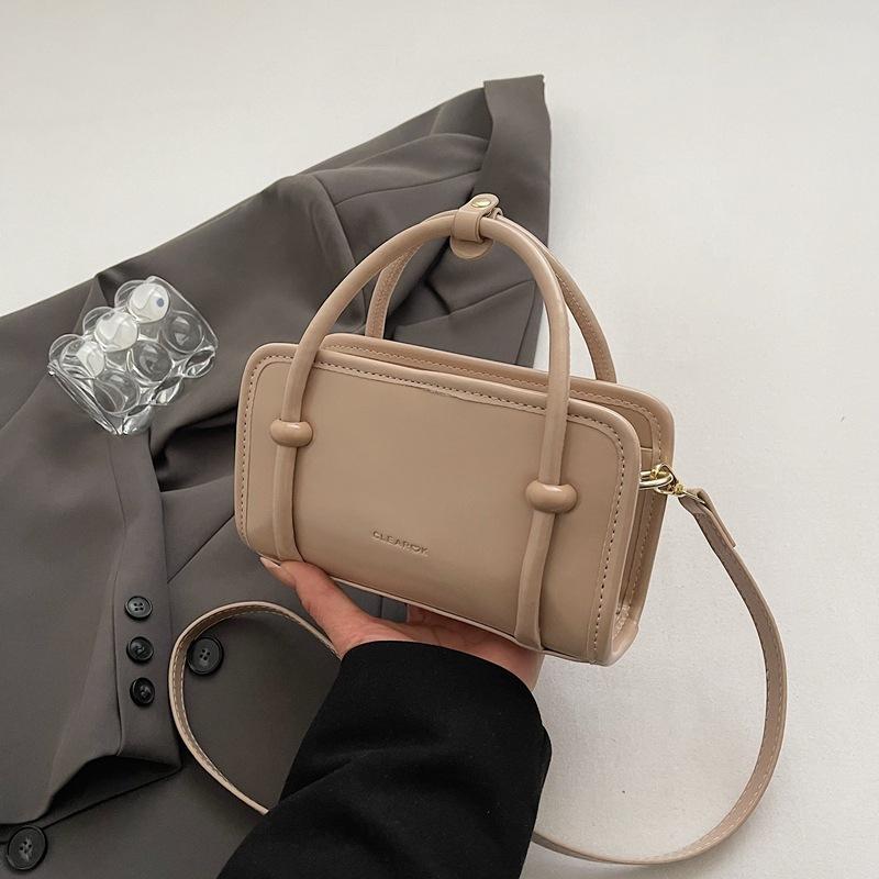 Premium bag women's spring and summer versatile 2025 new fashion messenger bag casual portable Boston bowling bag