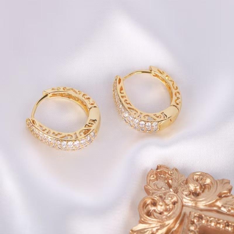 Huitan Boucles d'oreilles créoles creuses couleur or pour femmes pavées de pierres CZ éblouissantes, bijoux de déclaration tendance de luxe pour femmes
