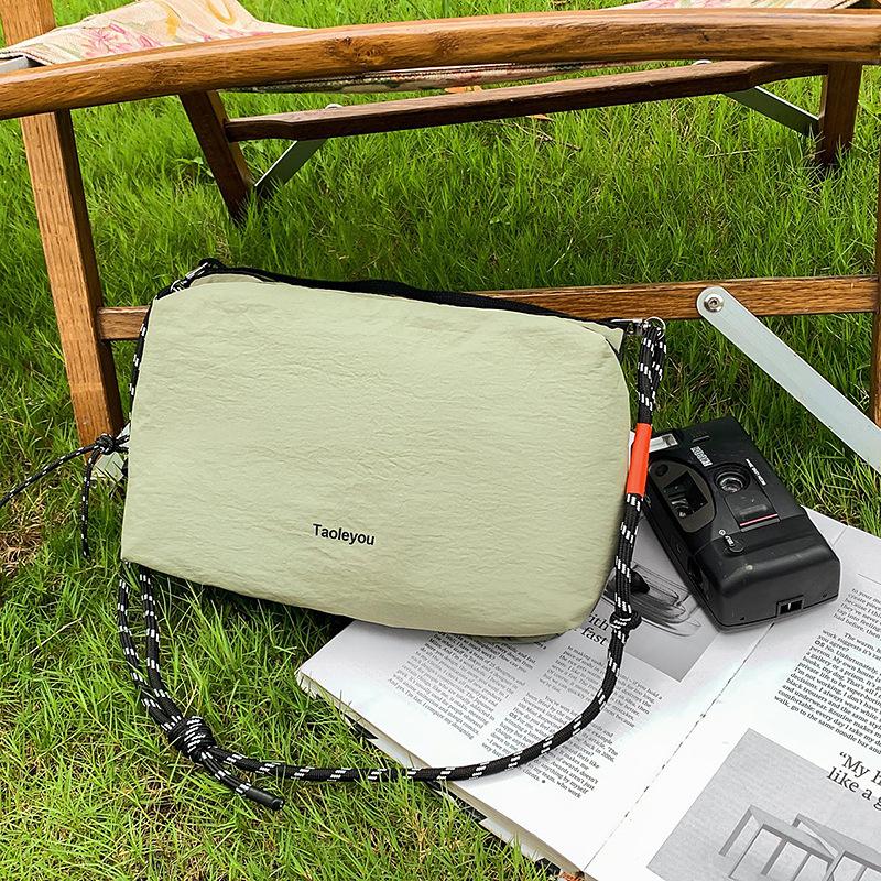 

Mountain outdoor leisure messenger bag men s tide brand lightweight waterproof shoulder bag large capacity commuter backpack women s mobile phone bag зелений
