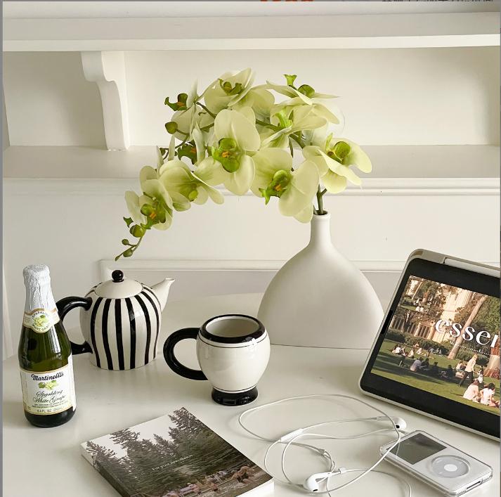Modern Art Deco Frosted Ceramic Tabletop Vase Eco-Friendly Customizable Indoor/Outdoor Home Decor Creative Dried Flower