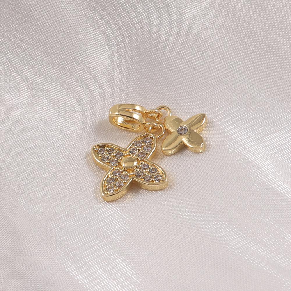 Stunning Twin Flowers Four-Leaf Clover Diamond Pendant Necklace for Women – Gold Niche Design Clavicle Chain