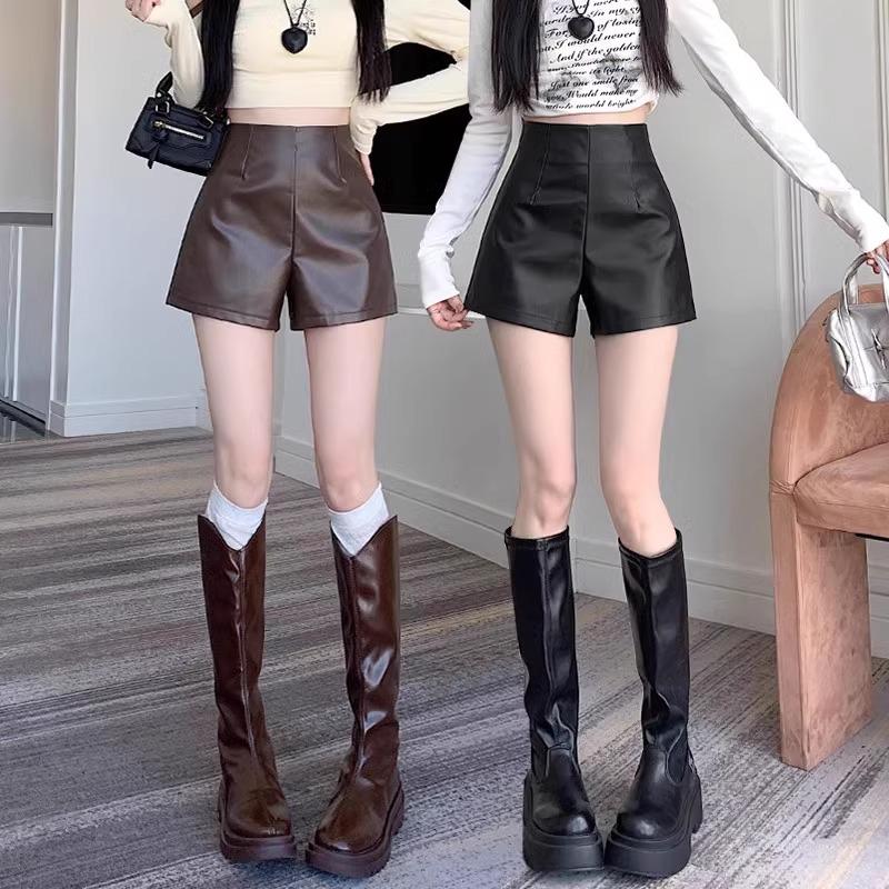 

Women s Black High-Waist Leather Shorts - 2025 Autumn/Winter Collection S абрикосовий