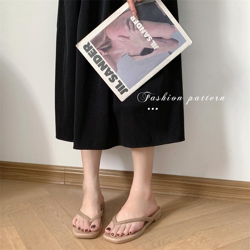 Women's Versatile Summer Flip-Flops: Thin Strap Solid Color Beach Sandals