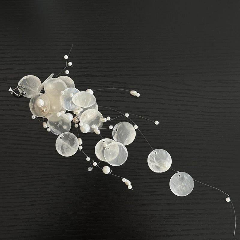 

Французский стиль Ретро Натуральный белый жемчуг из ракушки Кисточки Серьги Женские Легкая роскошь Меньшинство Длинные серьги Серьги в стиле отпуска Daily Edition Natural Shell Tassel Ear Clip Single