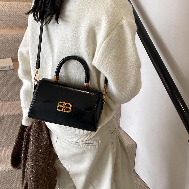 Autumn and Winter Foreign Style Handbag Women's 2025 New Korean Version Trendy Fashion Versatile Shoulder Messenger Bag