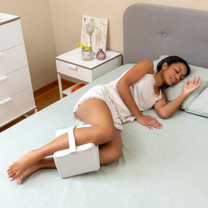 Oreiller pour les Jambes avec Sangle de Soutien Coussin Ergonomique en Mousse à Mémoire de Forme pour Genoux, Jambes, Hanches