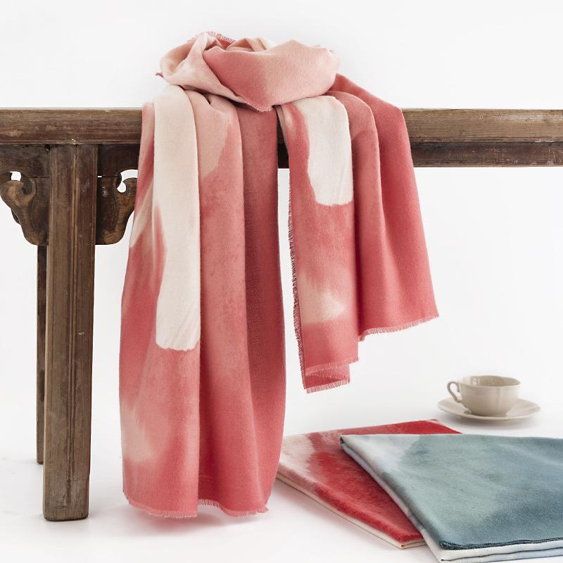 This Is A New Autumn and Winter Fashion Commuting Scarf In Gradient Color Featuring A Faux Cashmere Look and An Elegant Ladylike Style Shawl for Women