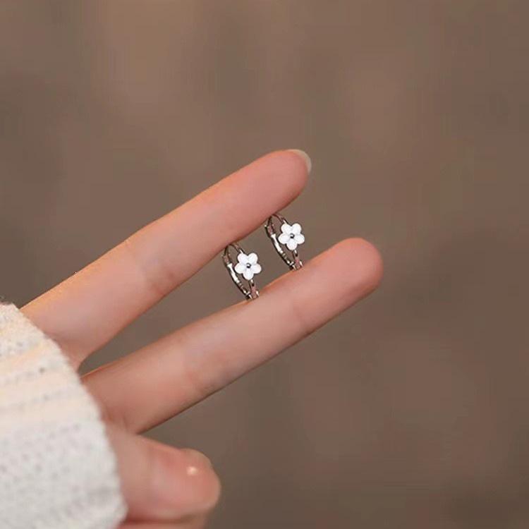 S925 Silver Needle Small Flower Petal Stud Earrings for Women, Fresh & Cute Design, Light Luxury Resin Drop, Elegant and Timeless.