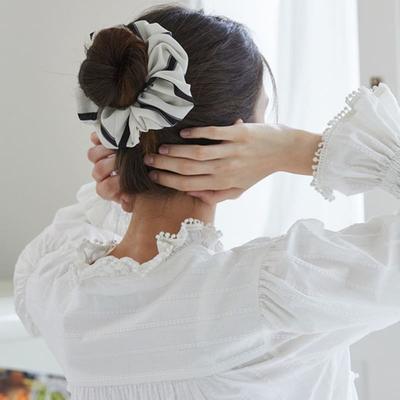 ANA MAISON ANAMAISON Solides Großes Haar-Scrunchie