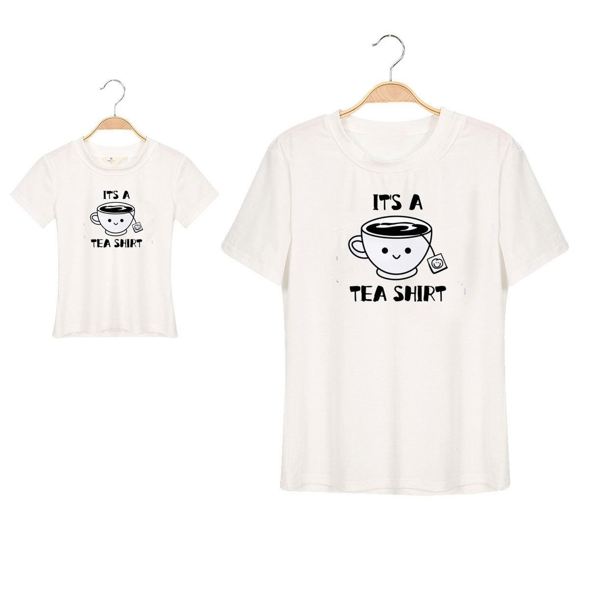 

Белые хлопковые футболки с круглым вырезом и принтом для родителей и детей на лето.