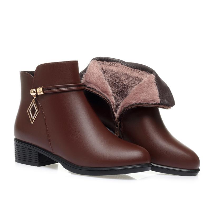 Mom shoes cotton shoes 2026 new Chinese women's shoes comfortable autumn and winter leather shoes velvet short boots versatile soft-soled boots