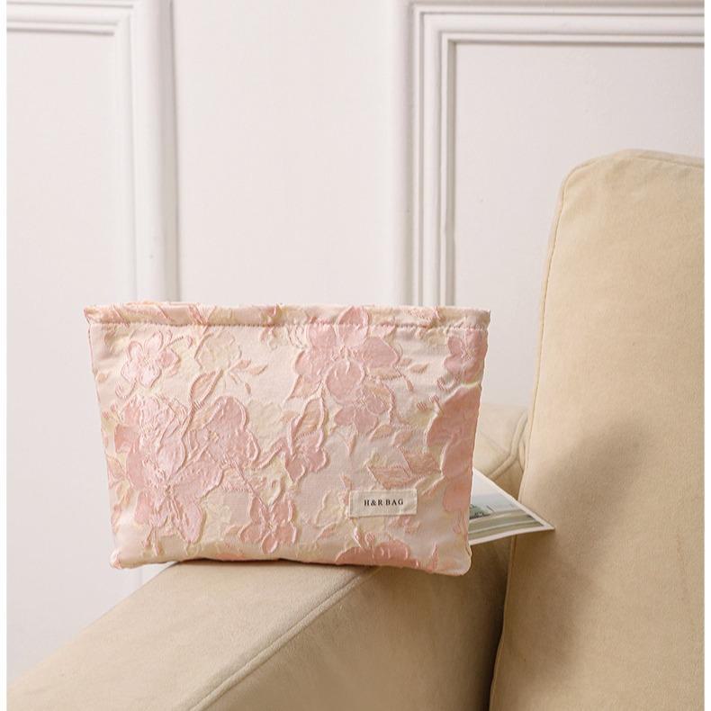 Embroidered Ramie Cotton & Linen Cosmetic Bag - Portable Canvas Storage for Lipstick and Skincare