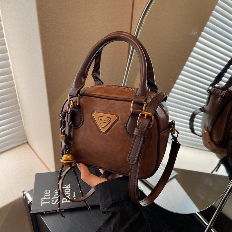 High-end Niche Bag Women's Autumn and Winter New Fashion Shoulder Messenger Bag Retro Portable Small Square Bag