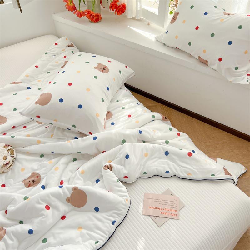 Lightweight Knitted Comforter Cute Cartoon Pattern Skin Friendly Thin Summer Quilt Air Conditioner Duvet for Home