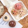 1Pc Cartoon Lustige Plüsch Cookie Brosche Kleidung Rucksäcke 3D Puppe Abzeichen Pins Nette Pin