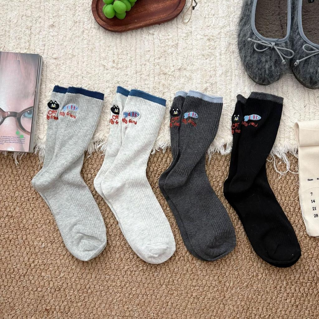 Ladies Spring and Autumn Cartoon Letter Heel Embroidered Color Matching AB Version of The Cylinder Pile Socks