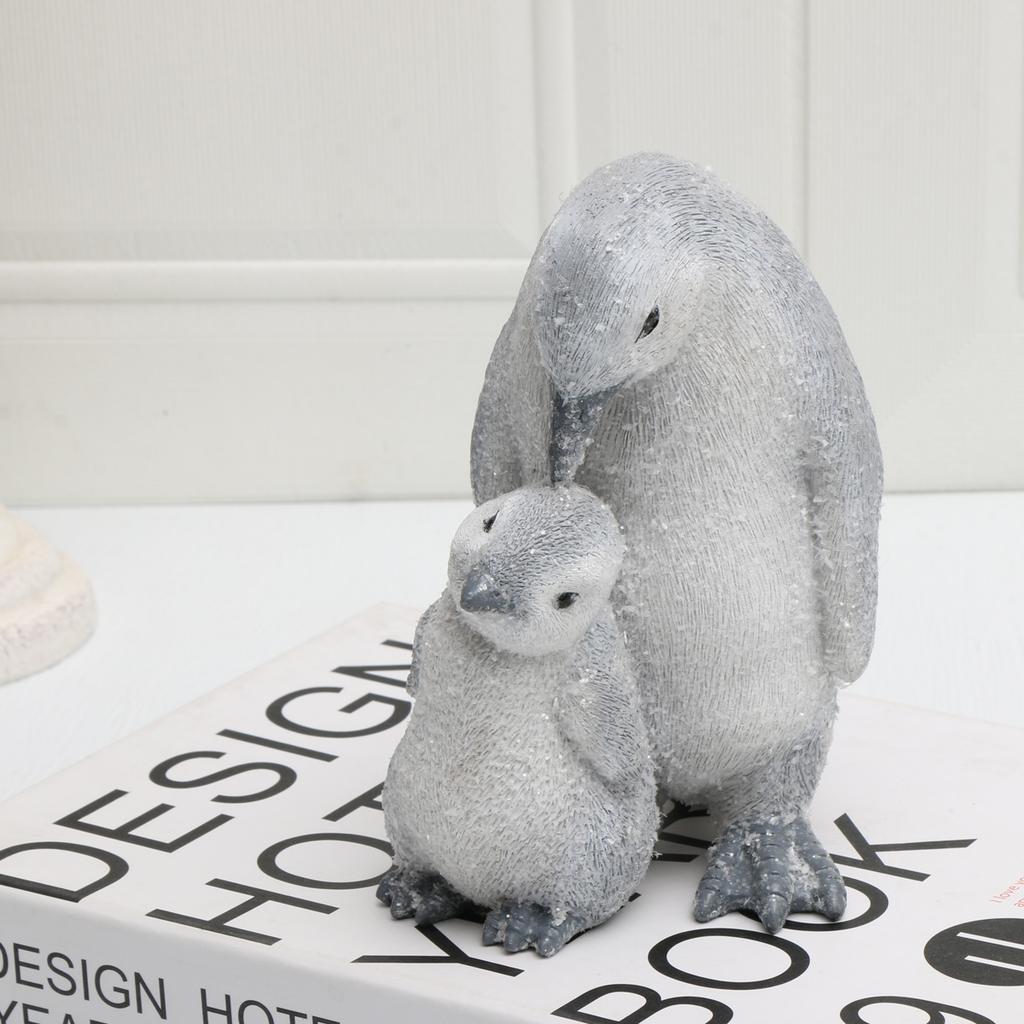 Charming Resin Penguin Figurine, Perfect for Garden, Yard, Ice Rink & Ski Slope Decor - Versatile Indoor/Outdoor Ornament for Ho