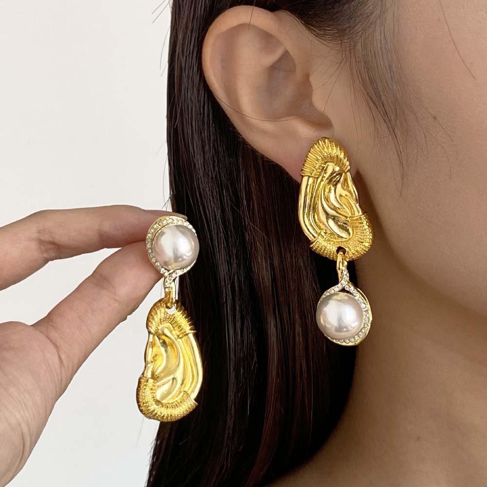 Vintage Gold Ear Pearl Drop Earrings Women s Unique Asymmetric Dangle Earrings Exaggerated Retro Jewelry Accessory for Party