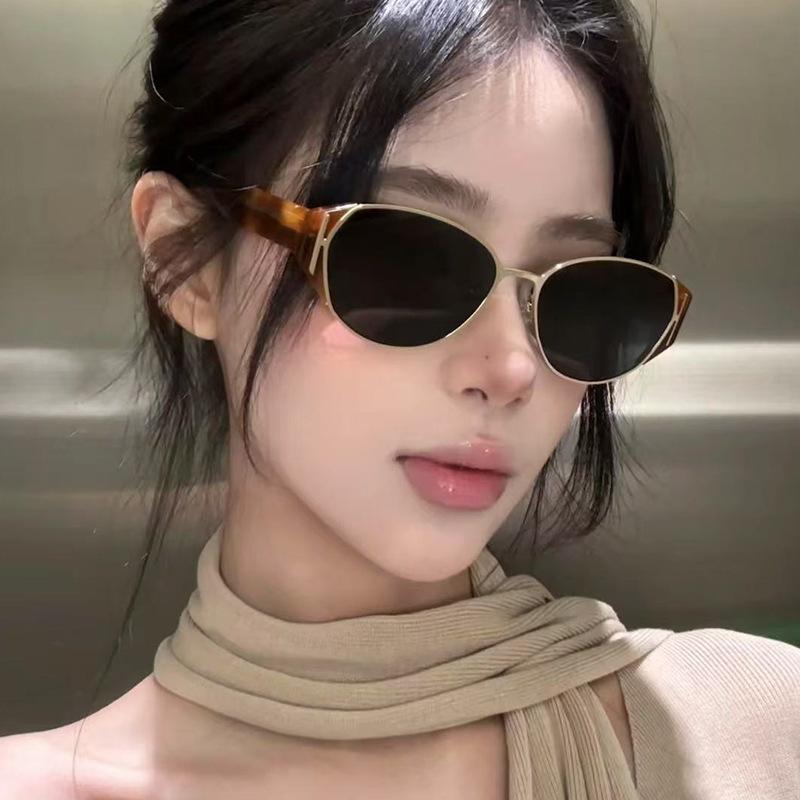 Luxury Retro Personalized Sunglasses for Women Men Metal Frame Leopard Color Sun Glasses UV Protection Goggle Shades