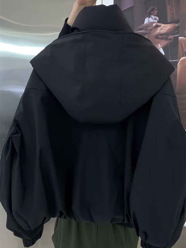 Army Green Women's Hooded Windbreaker: Medium Thickness, Stylish, Versatile, Popular Cargo Jacket for Early Spring.