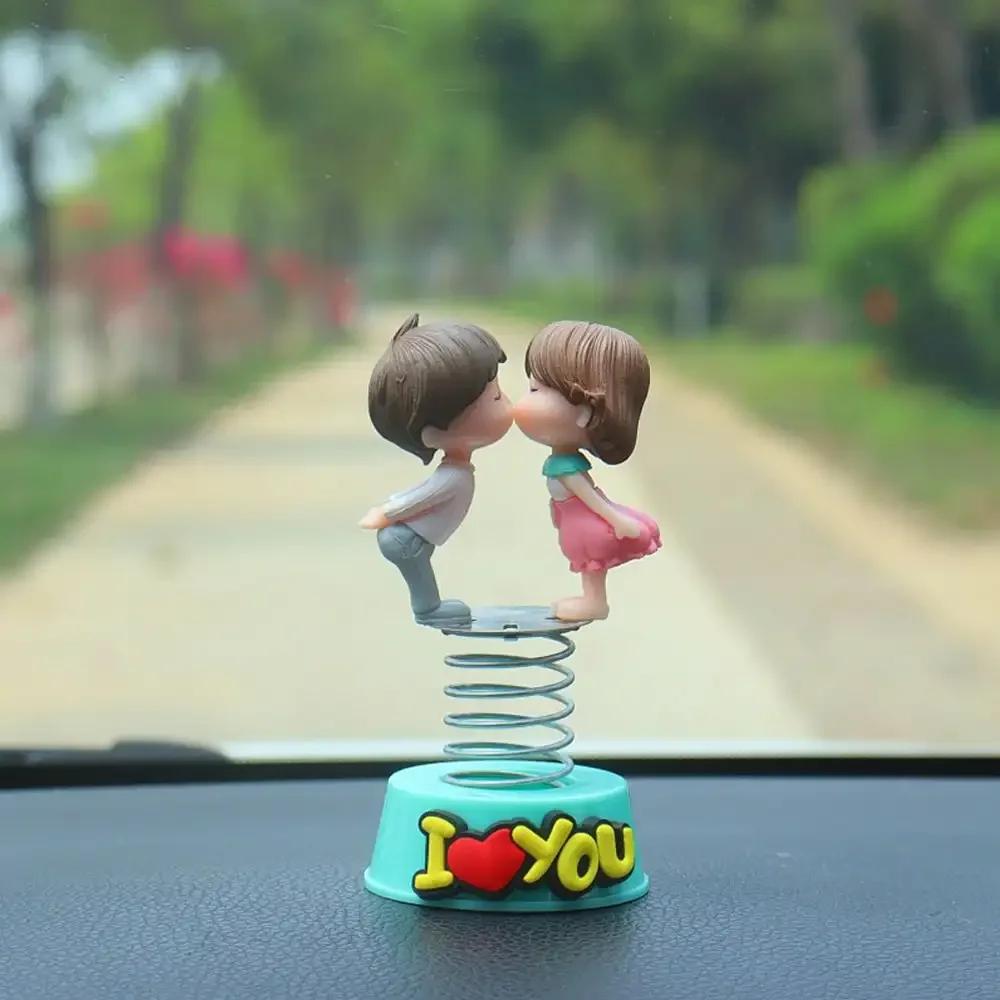 Bonito desenho animado casal primavera balançando a cabeça painel do carro boneca ornamento decoração interior do carro acessórios para presente