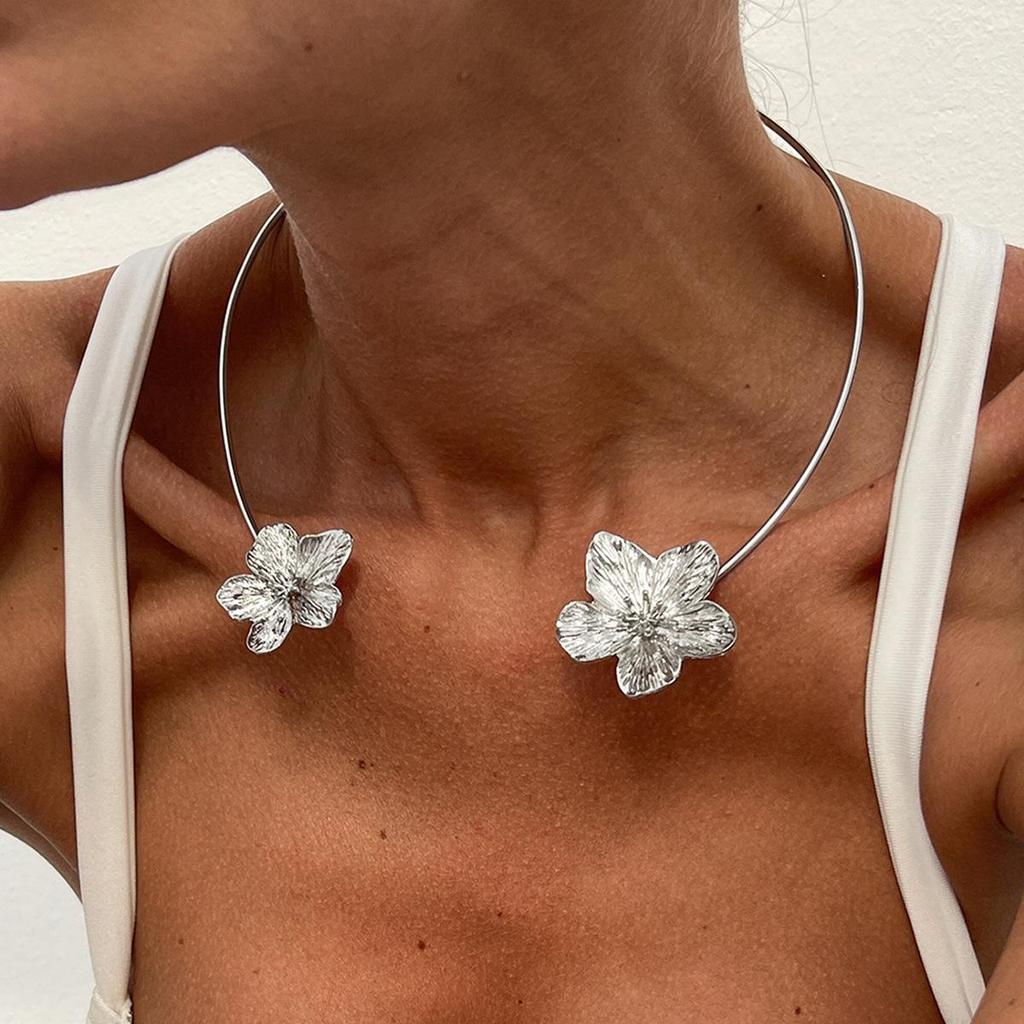 Bohemian Holiday Seestern-Legierungshalsband, kreative personalisierte stereoskopische Blumenhalskette, Nischendesign, Meeresreise mit Damenschmuck